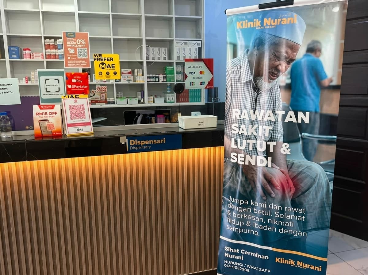 Kaunter dispensari dan farmasi di Klinik Nurani Sabak Bernam